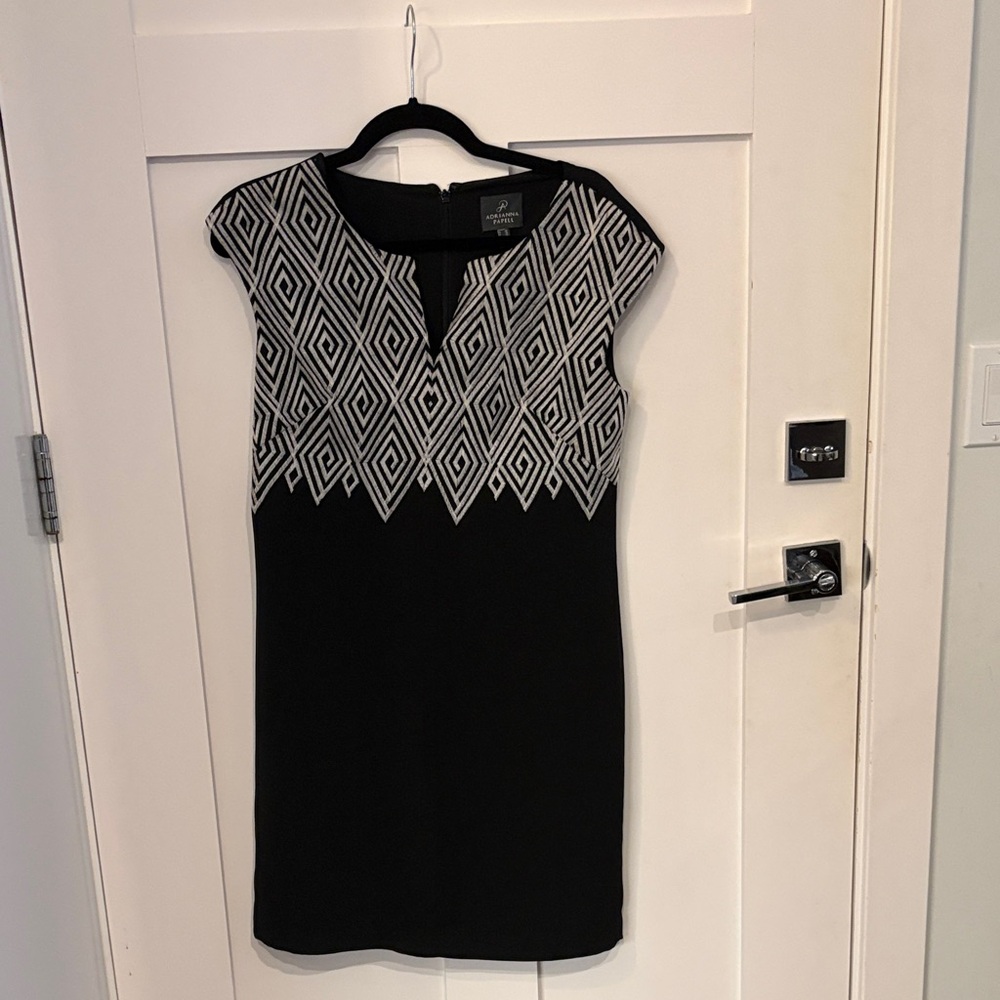 Adrianna Papell Black and Silver/Gray Geometric Mini Dress
